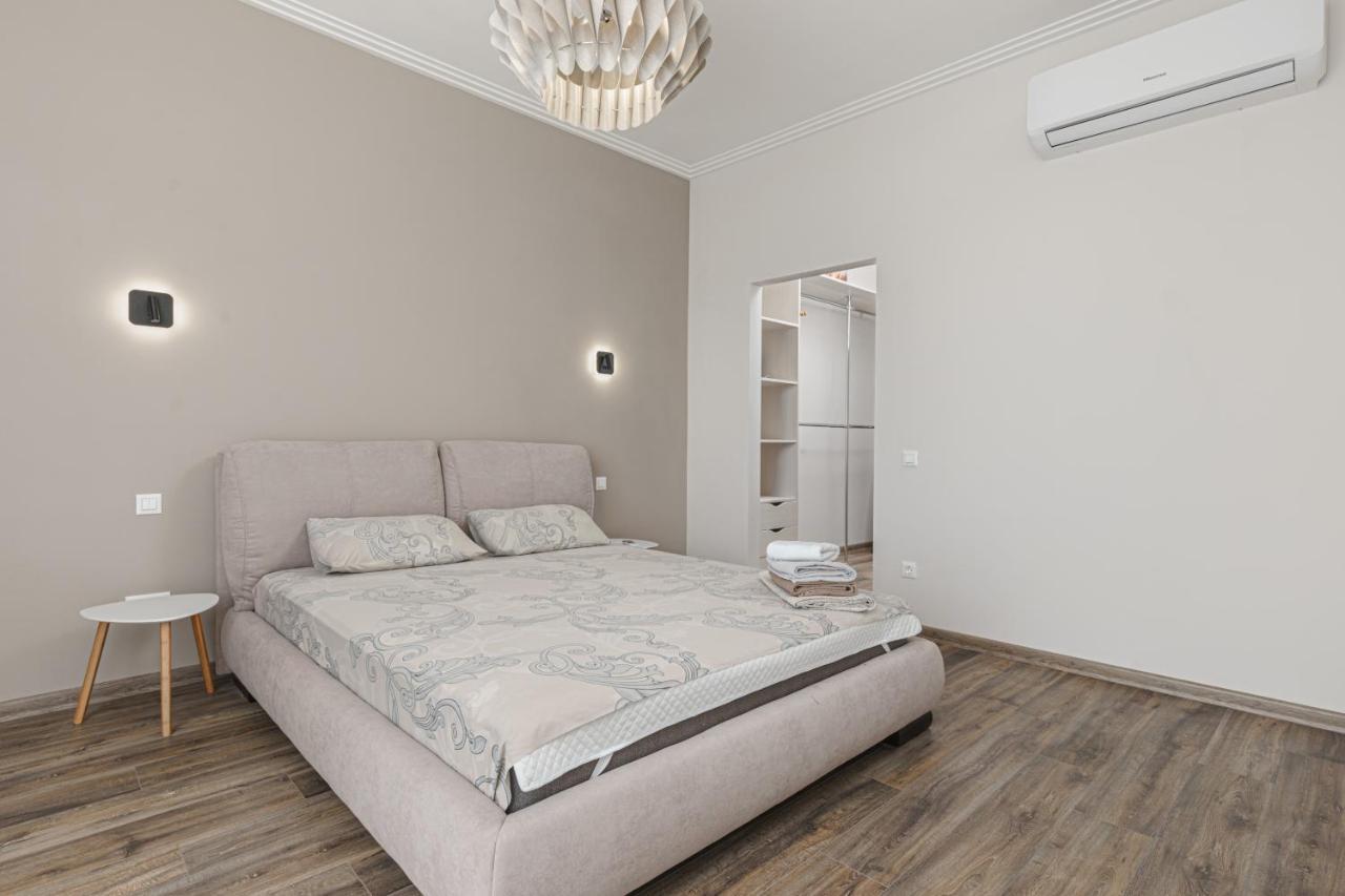 Sea Symphony 2-Bedrooms Apartment Odessa Esterno foto