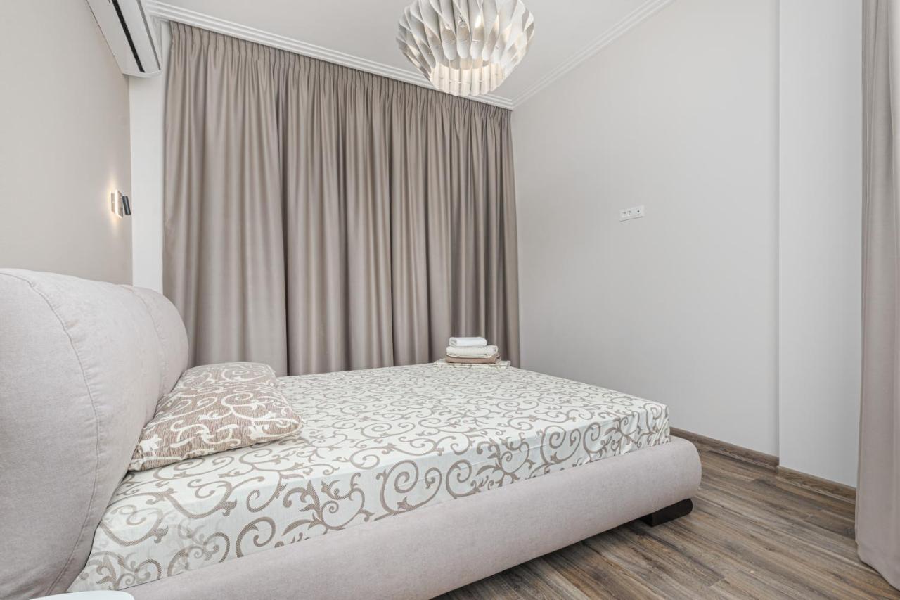 Sea Symphony 2-Bedrooms Apartment Odessa Esterno foto